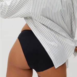 16EG.- Bikini Low-Rise Swim Bottoms